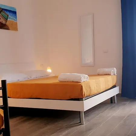 Le Dimore Sul Mare Marina 招待所 *